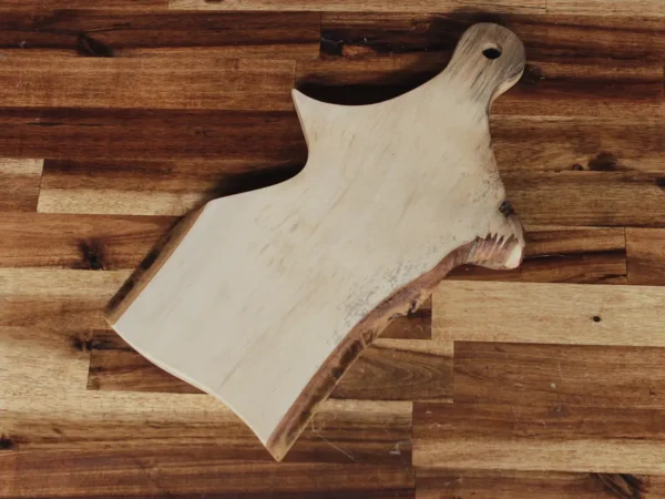 Planche à découper en bois de houx massif N°2